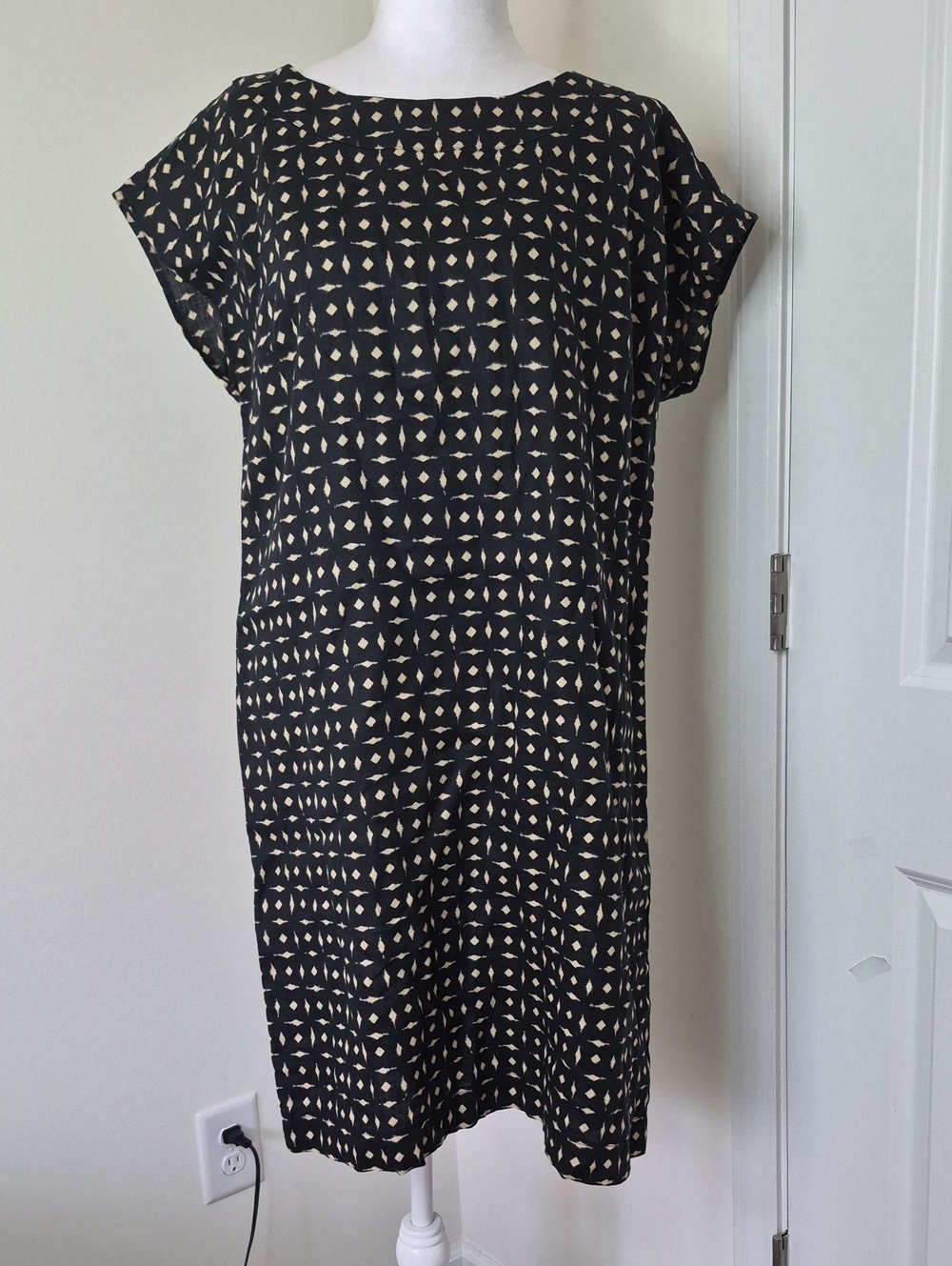 J. Jill Black and Cream Geometric Midi Dress Size M 100% Linen